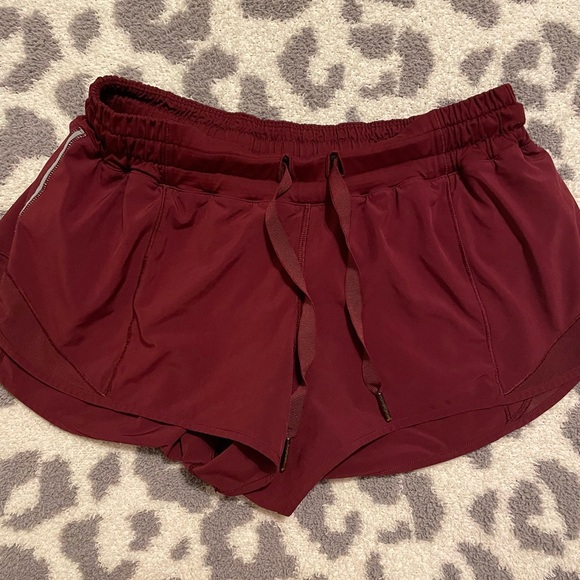 lululemon athletica Pants - Women's Lululemon Hotty Hot Shorts 2.5in